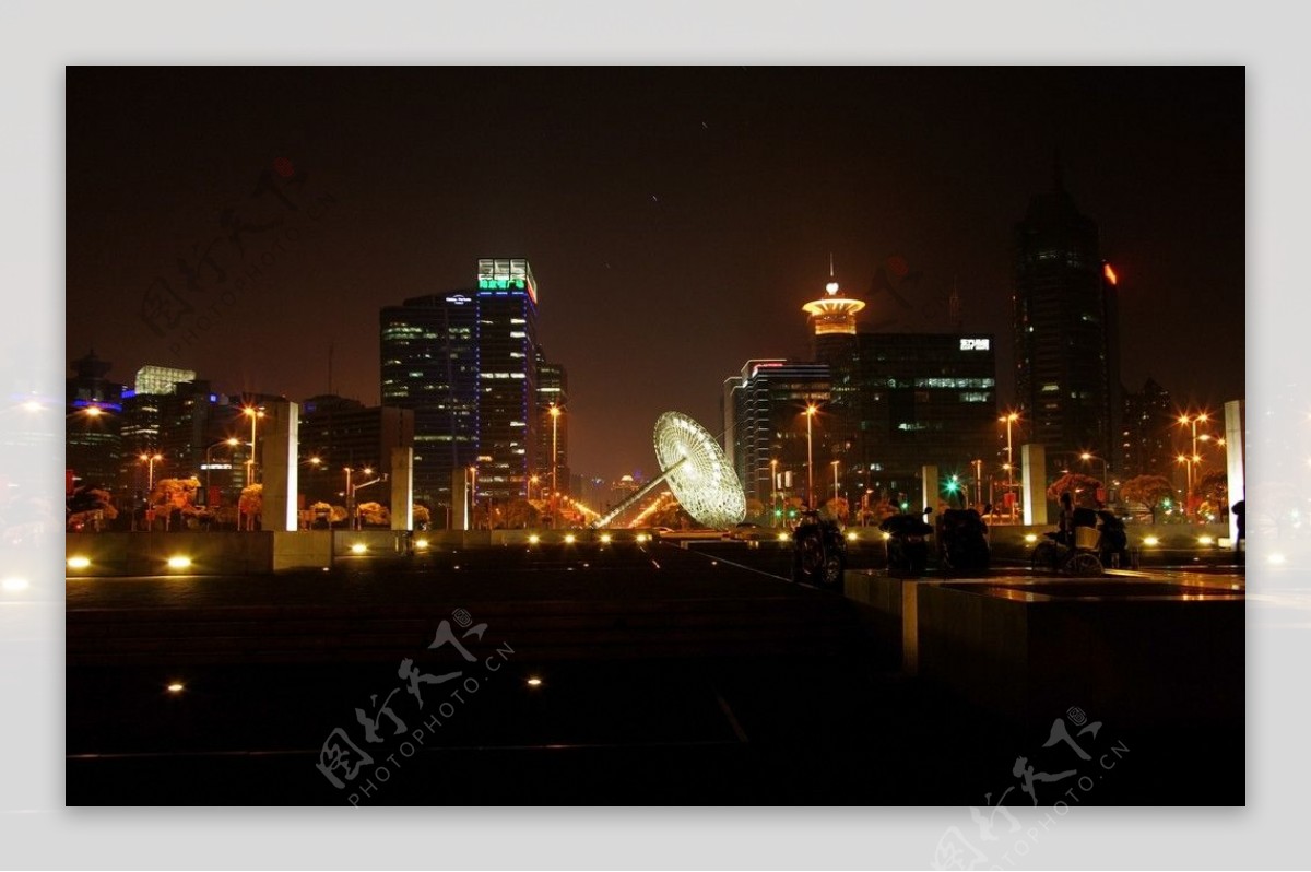 科技馆广场夜景日晷图片