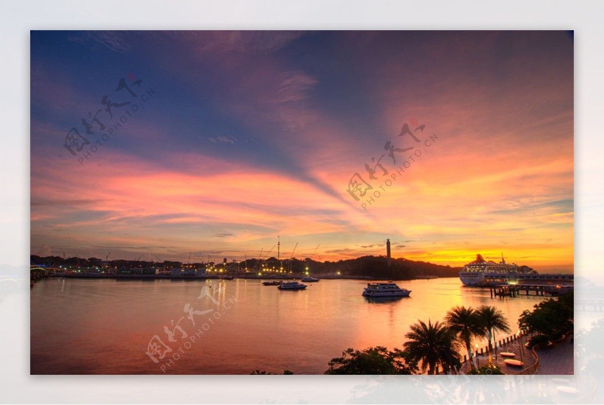 夕阳海港景色图片