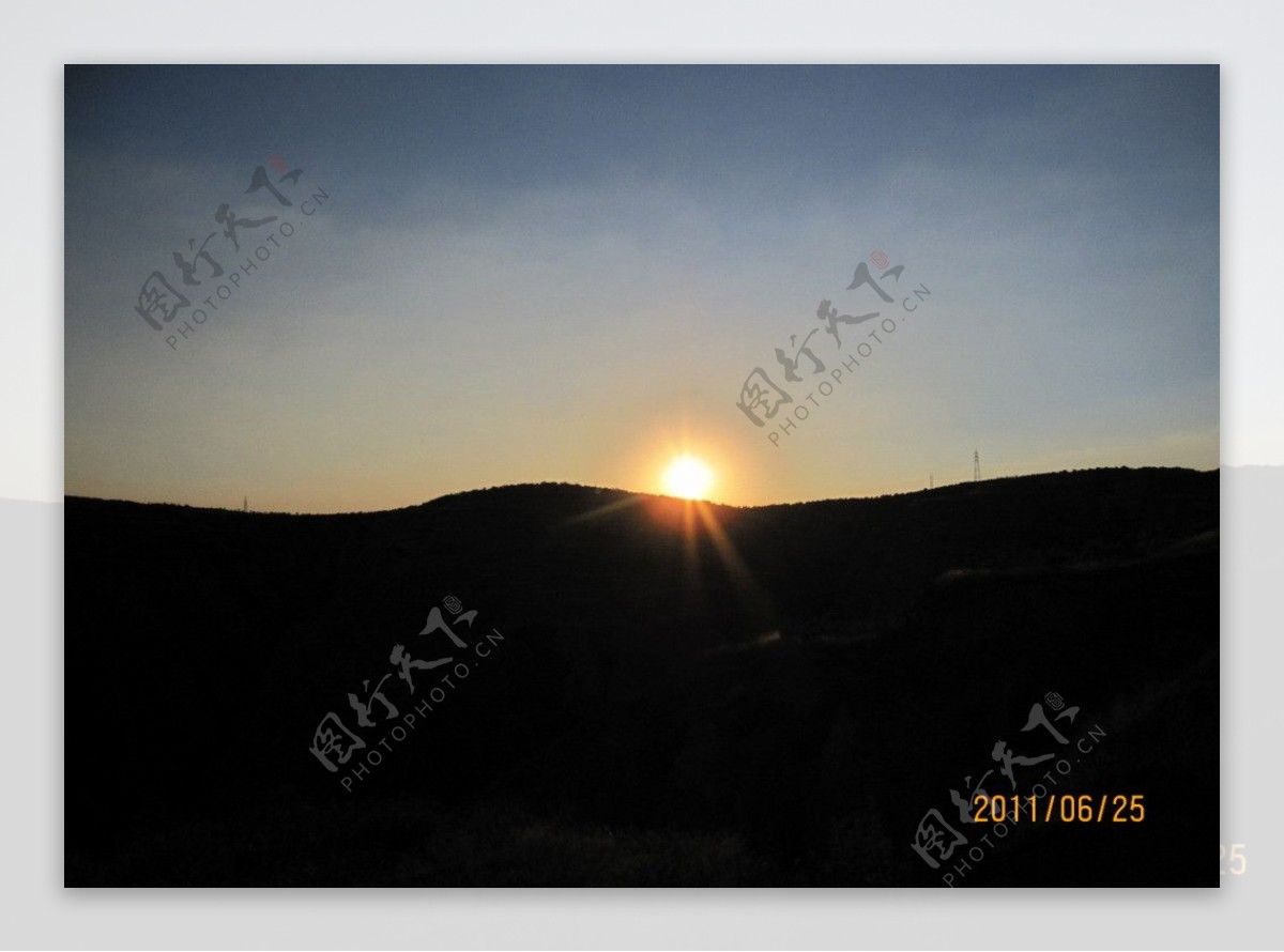 夕阳山剪影黄昏图片