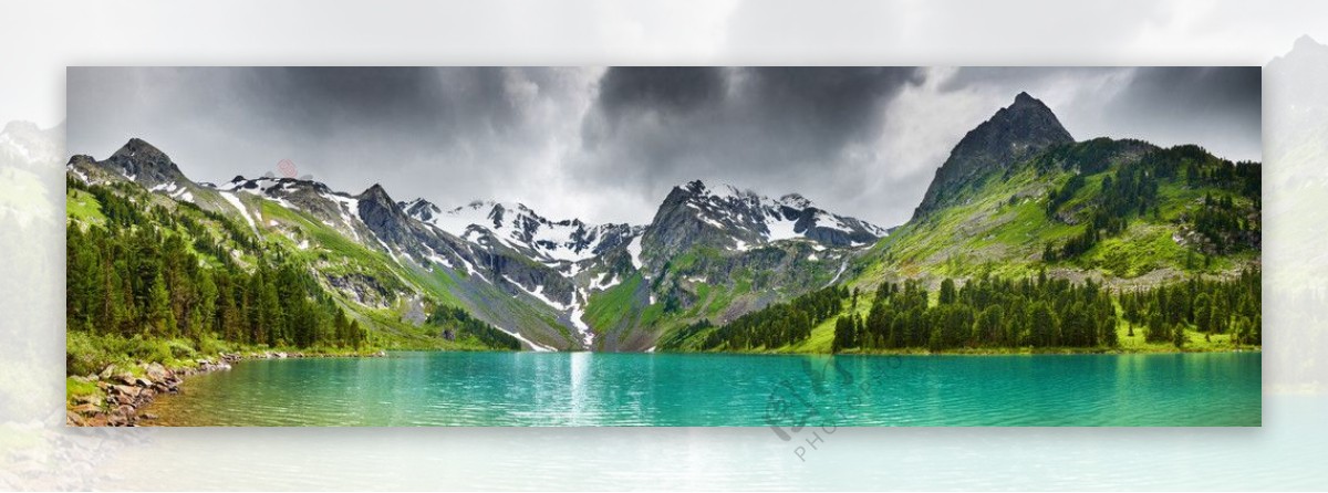 高清雪山湖水图片