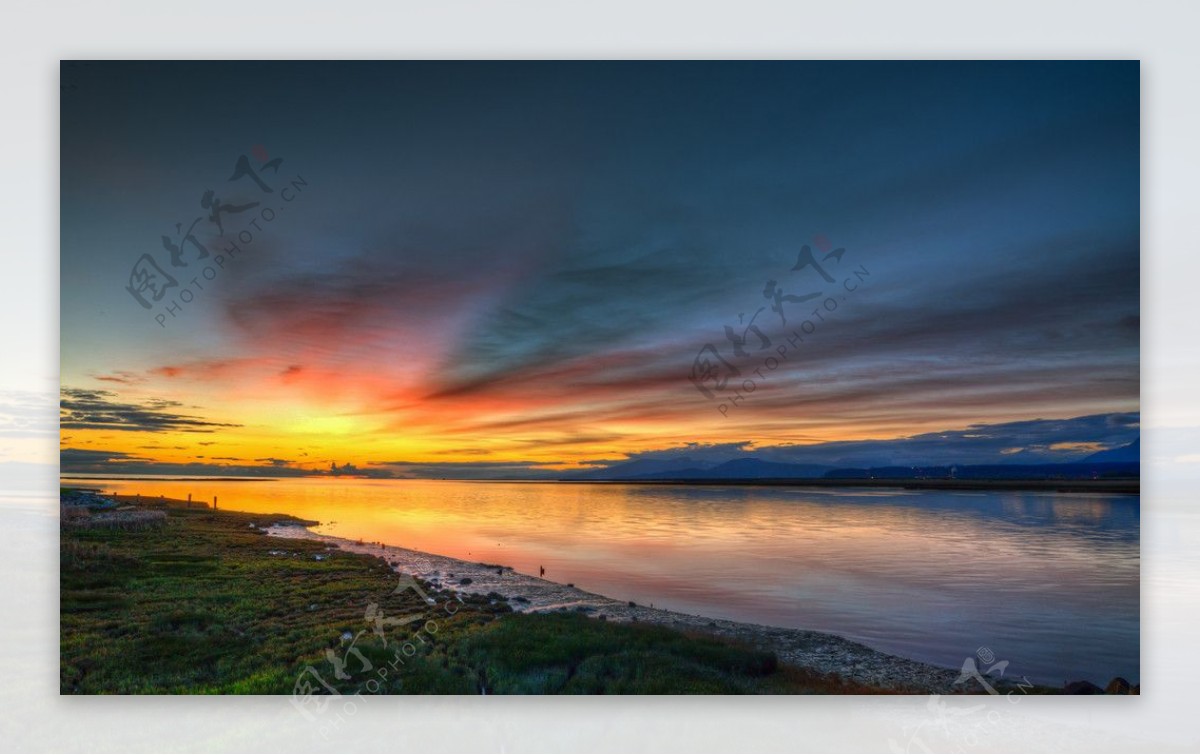 夕阳湖泊美景图片