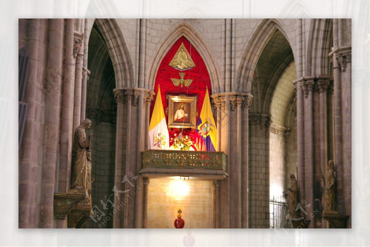 教堂内圣母祭坛图片