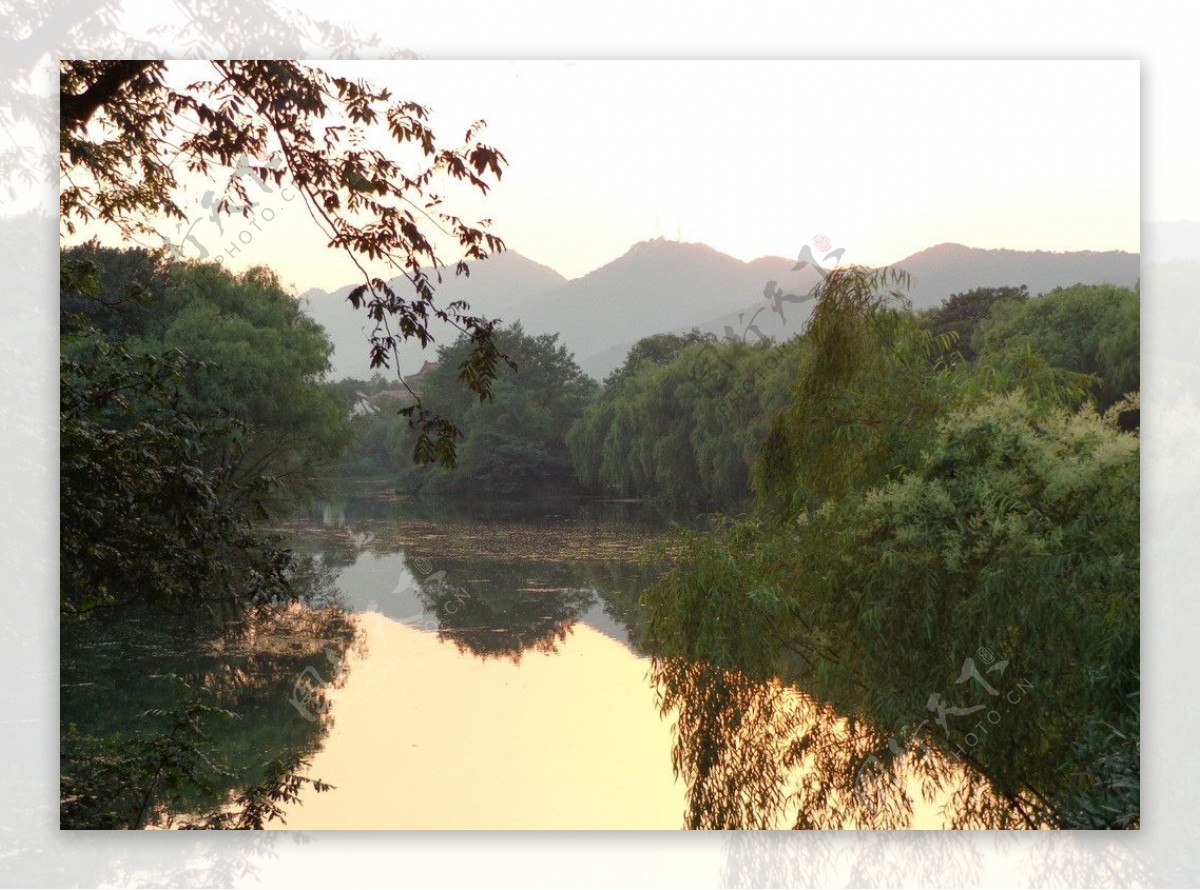 西湖夕阳景色图片