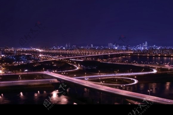 夜幕下的高架桥图片