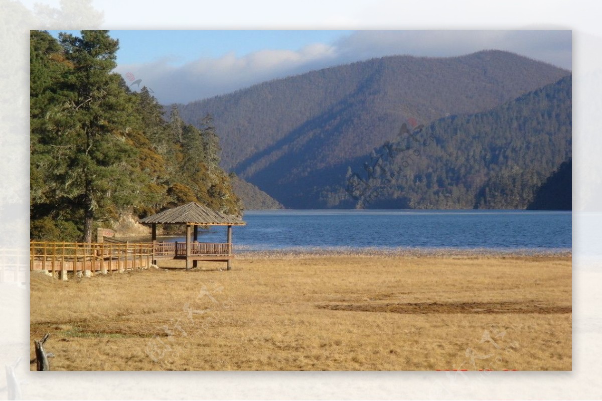 高山平湖图片