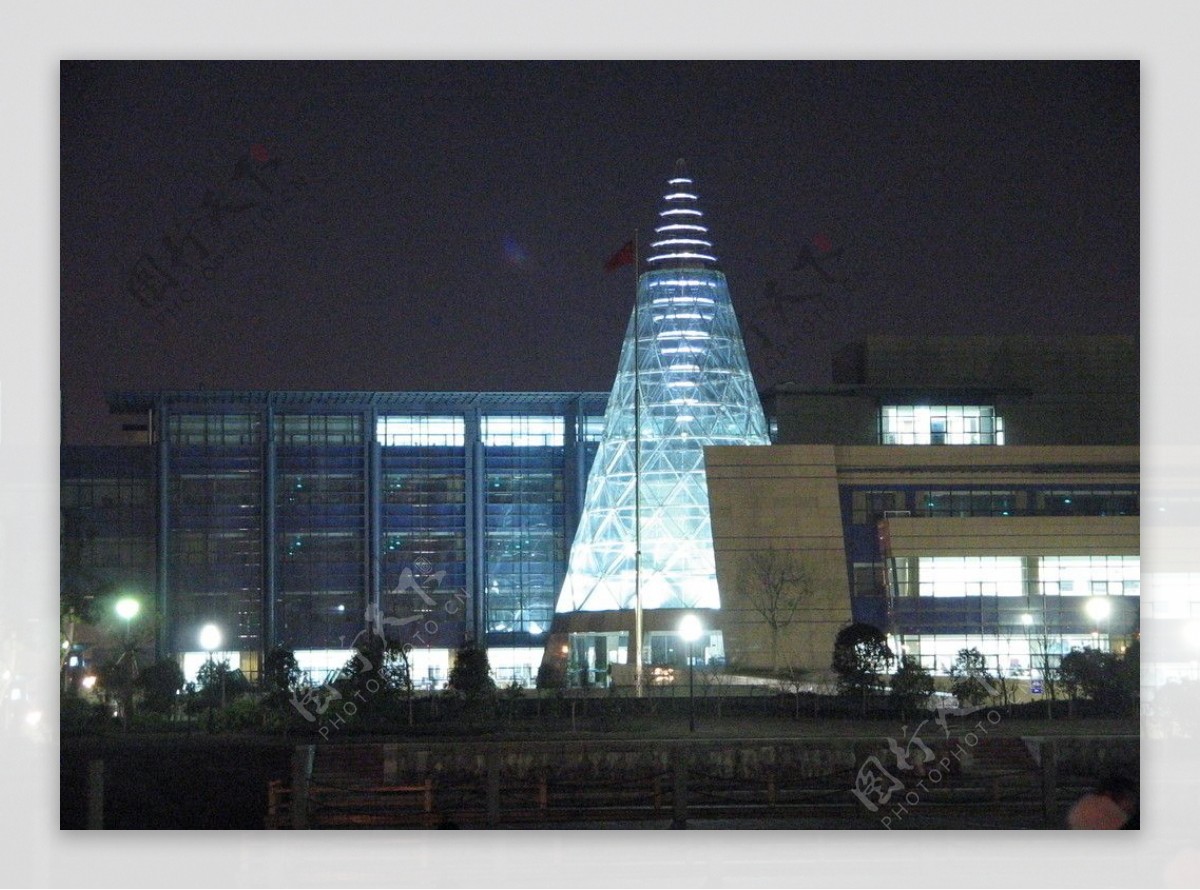 浙江大学城市学院夜景图片