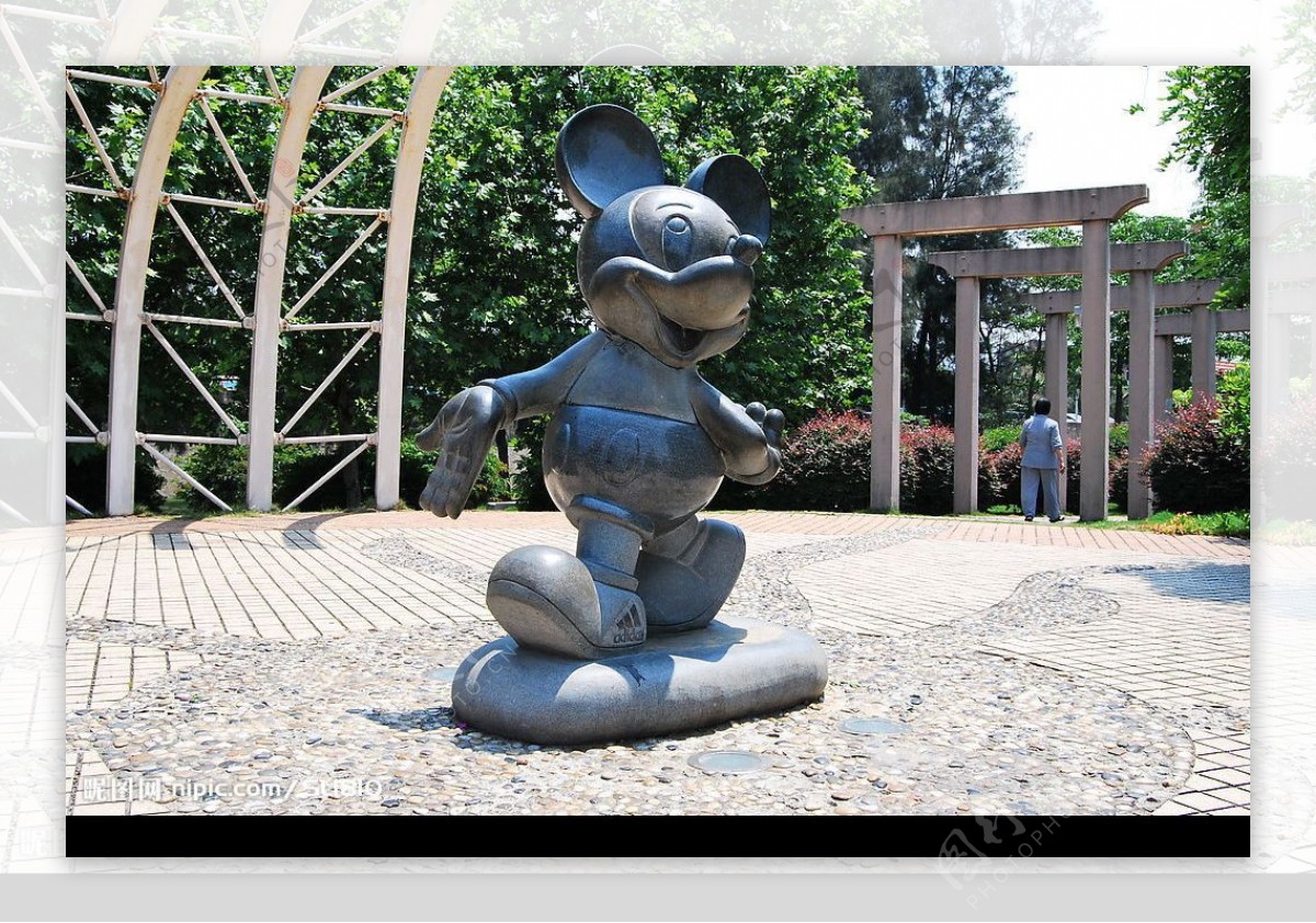 公园雕塑米老鼠图片