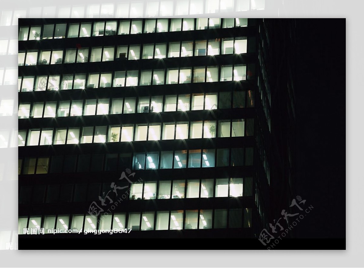 夜色中的大楼图片