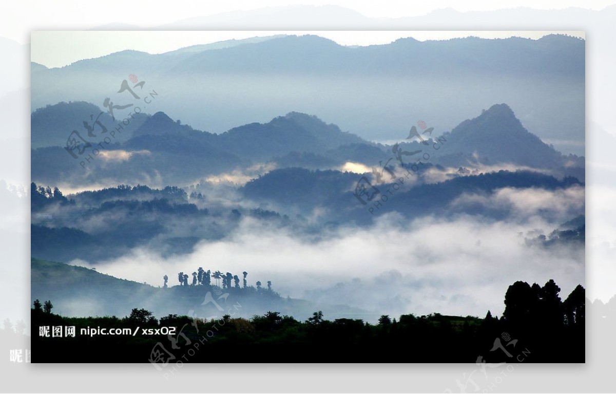山景迷雾图片