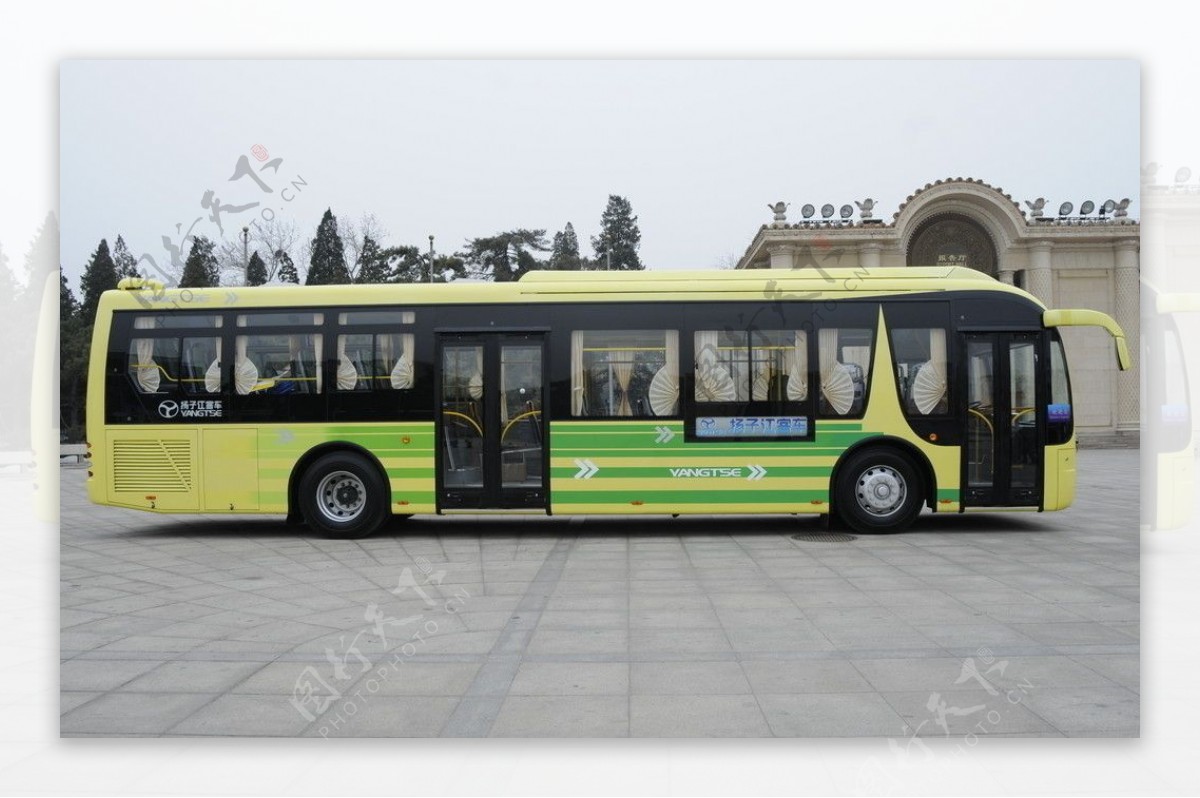 扬子江加长型公交大巴图片
