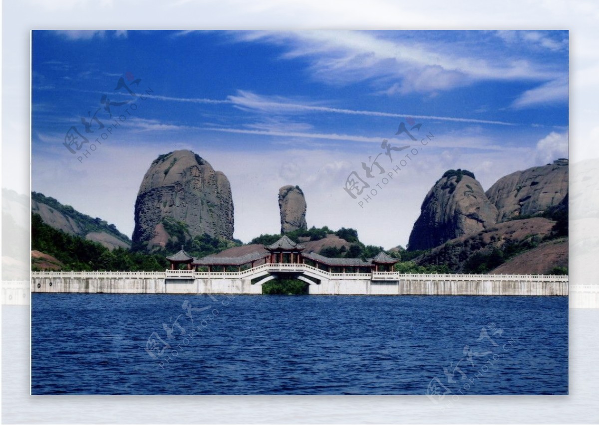 卧波桥龟峰图片