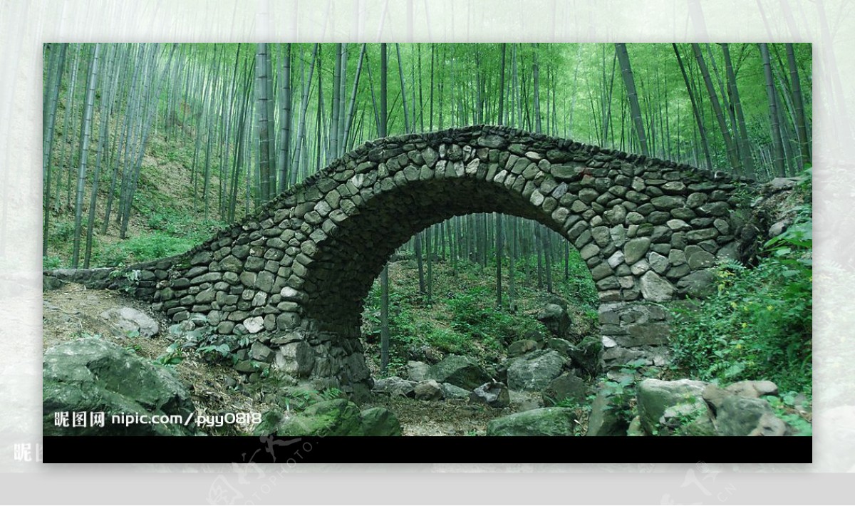 林中石桥图片