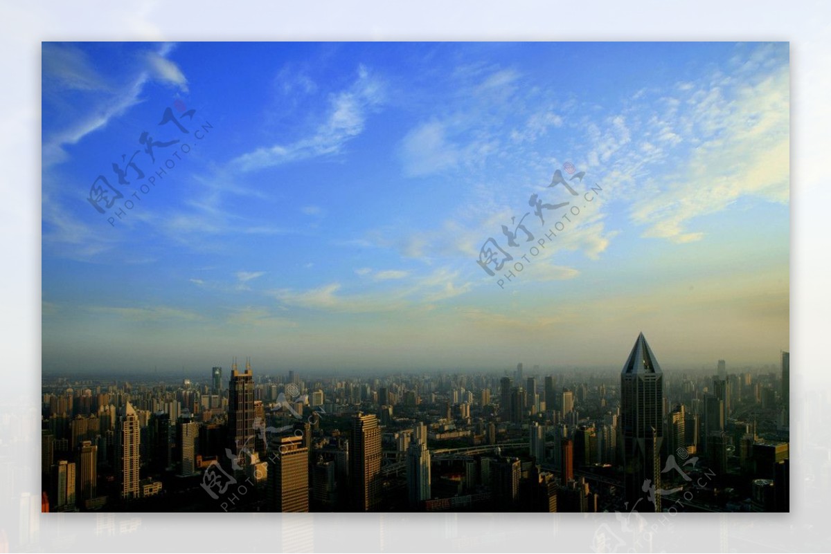 上海斜阳映照浦西市中心俯瞰图片