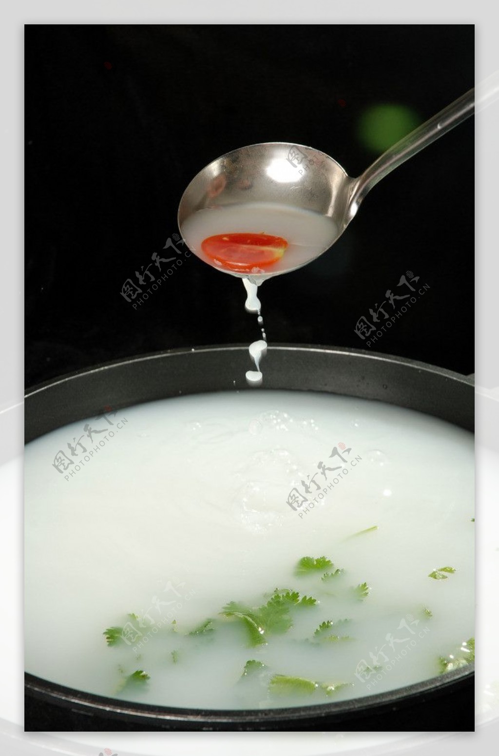 奶汤锅底图片