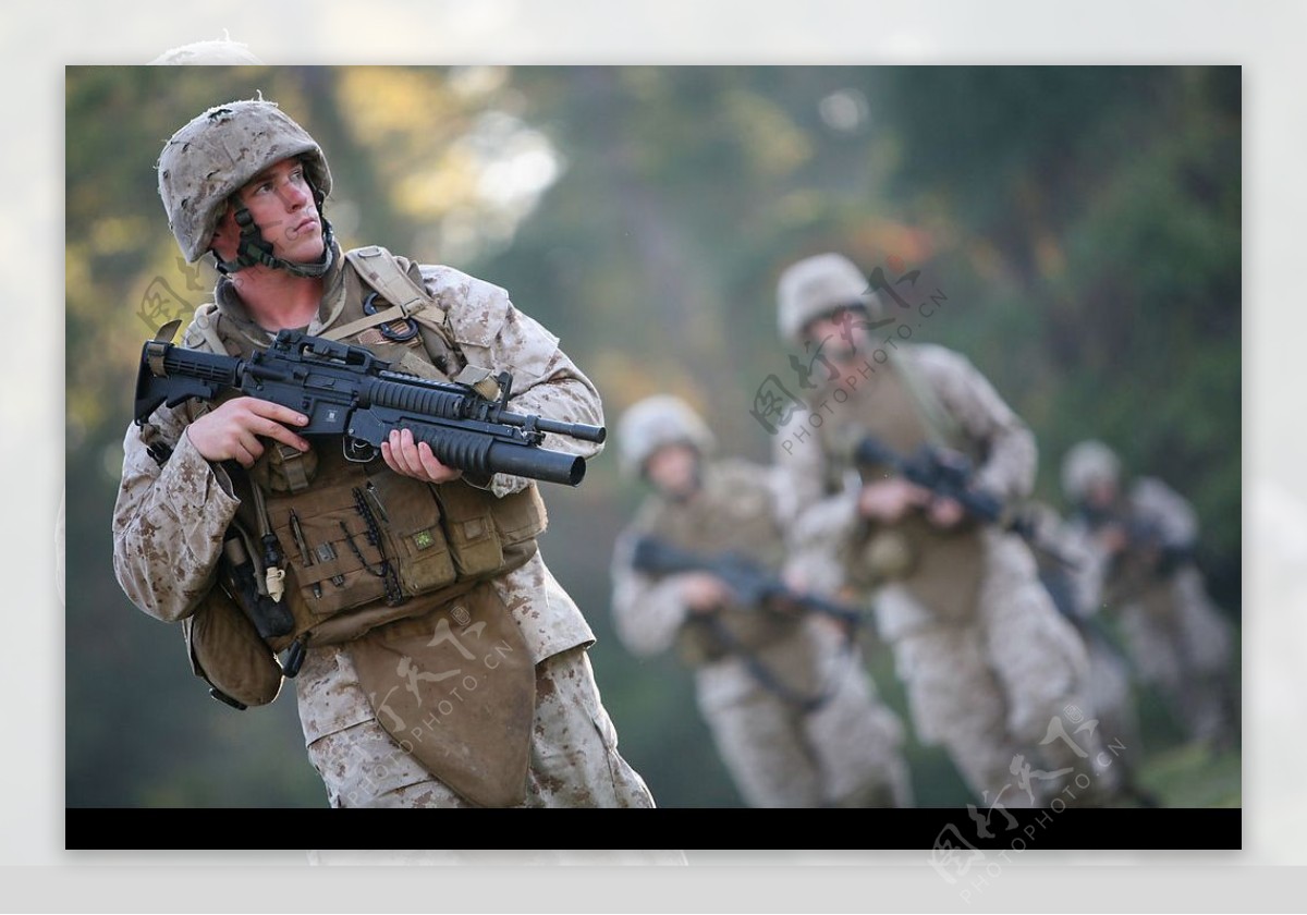 美军向微软采购10万台AR设备训练：打仗像玩游戏_凤凰网