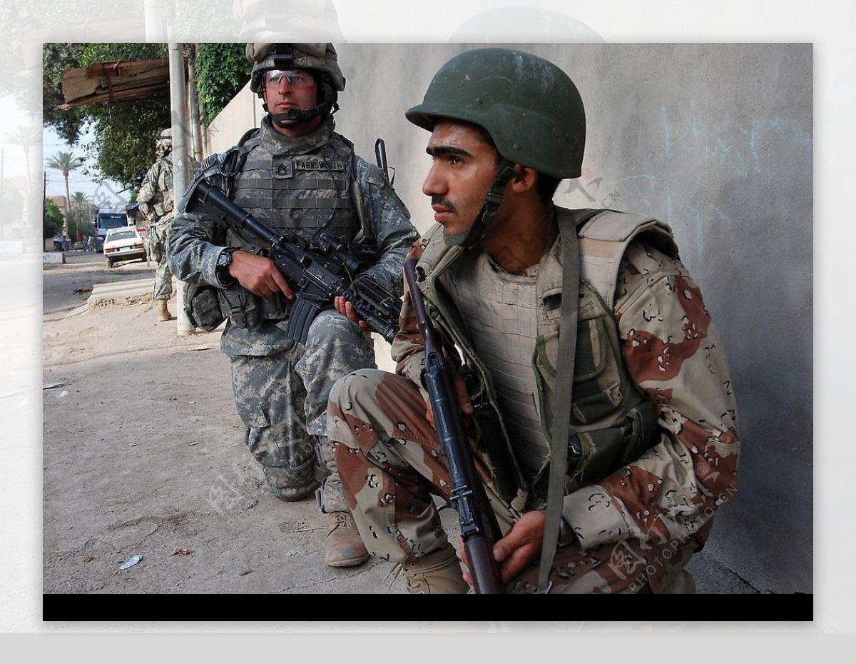 美军和伊拉克政府军在街头图片