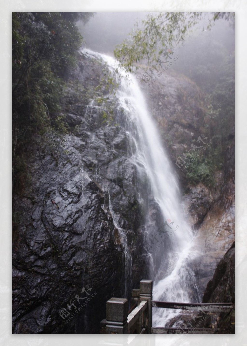 龙川瀑布图片