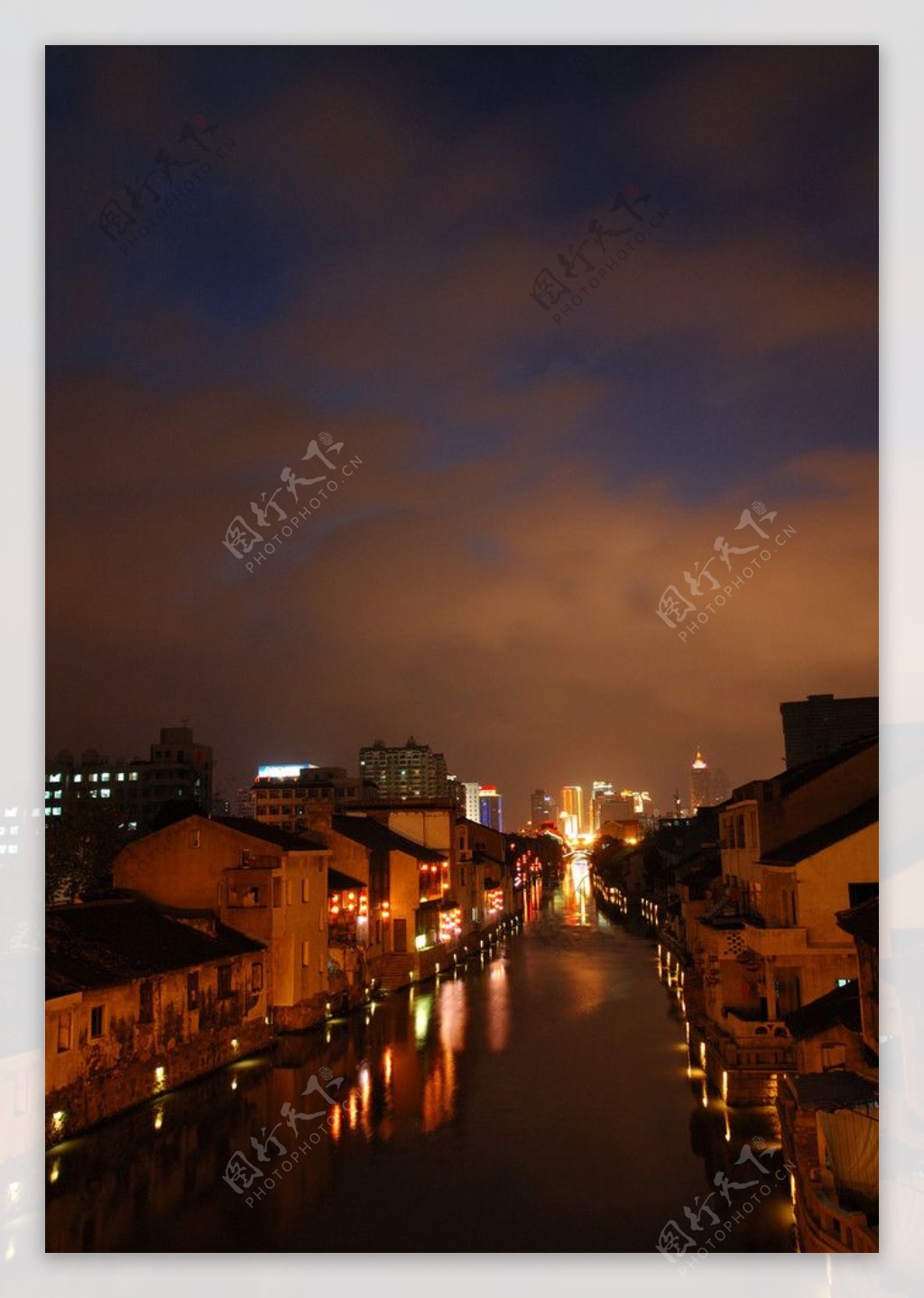 水弄堂夜景图片