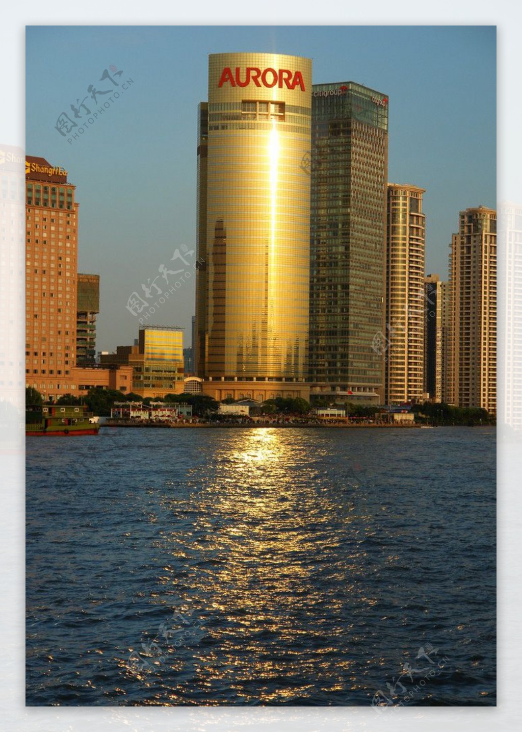 上海黄浦江陆家嘴金融贸易区沿江高楼图片