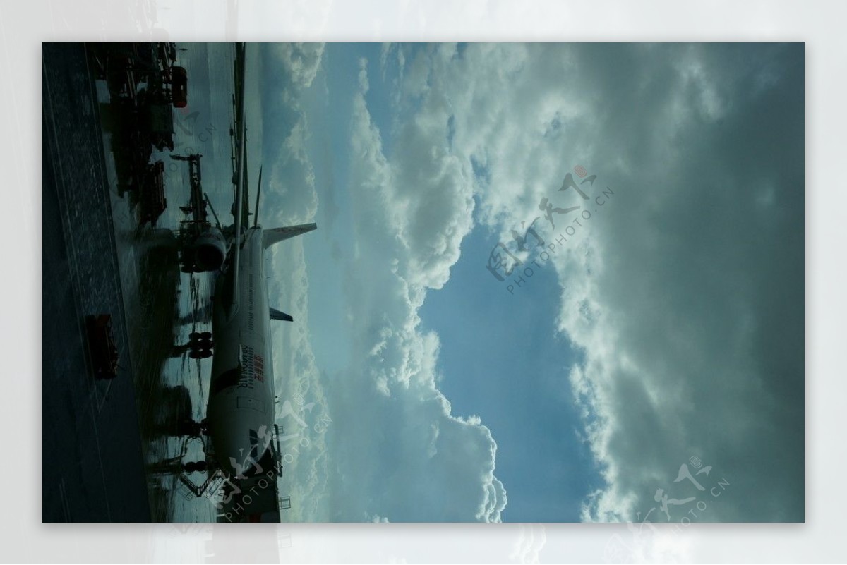 SONYa900全景2500万像素实拍港龙航空图片