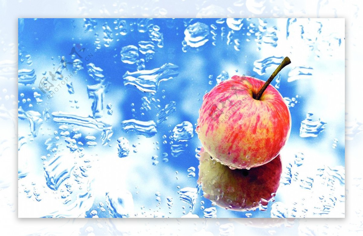 苹果与水滴图片