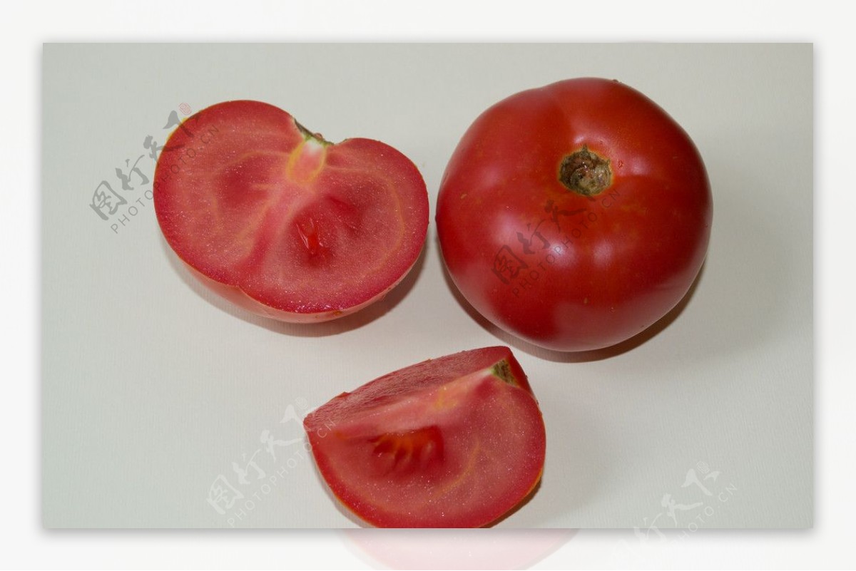 水果超市切开西红柿图片