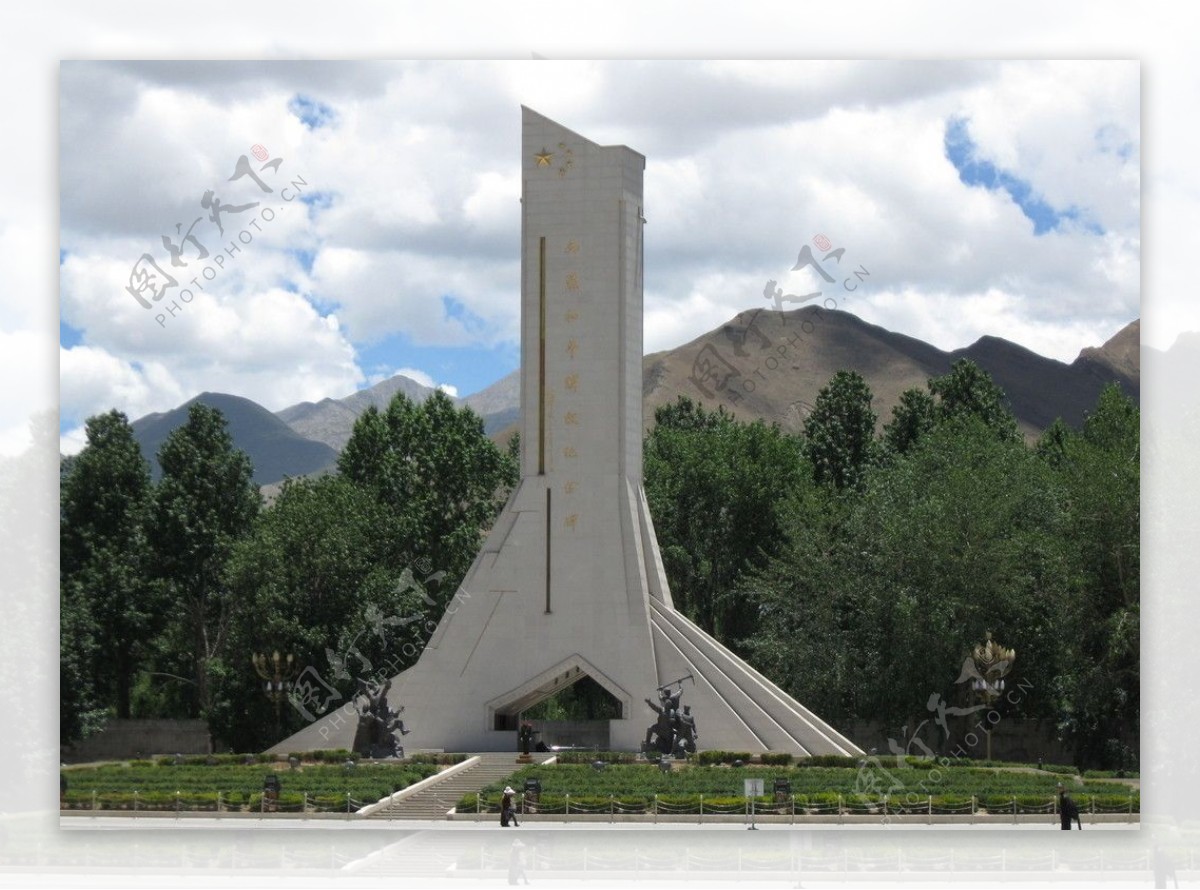 西藏拉萨布达拉广场纪念碑图片