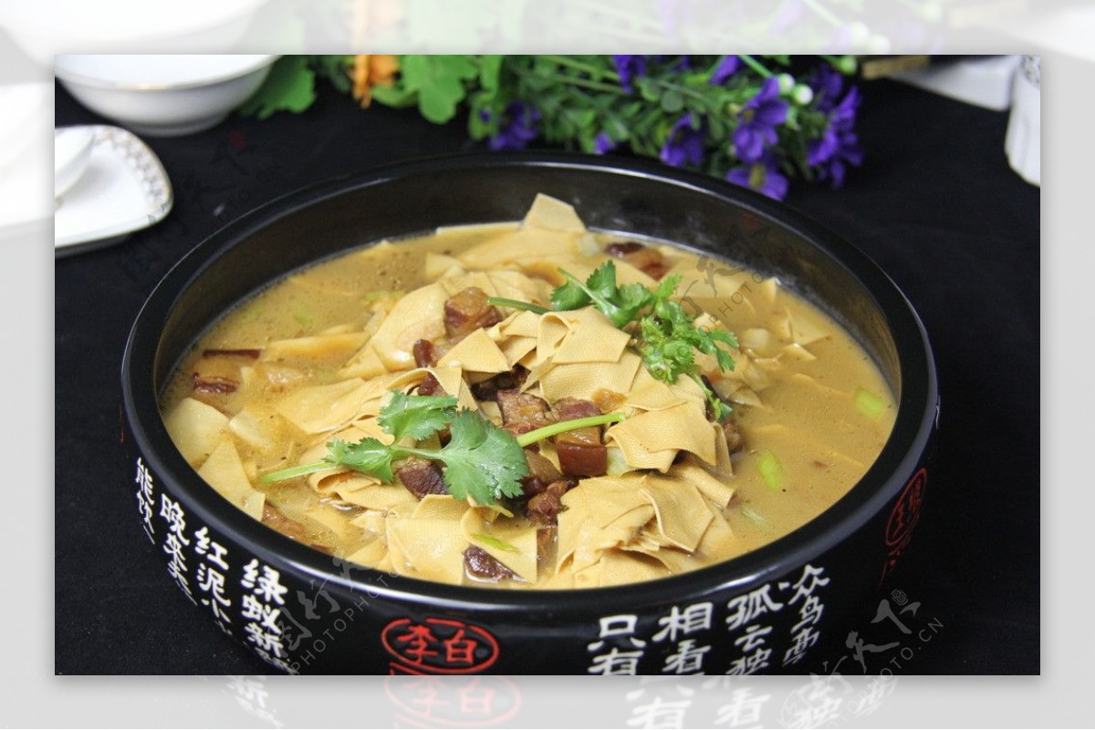 坛肉炖干豆腐图片