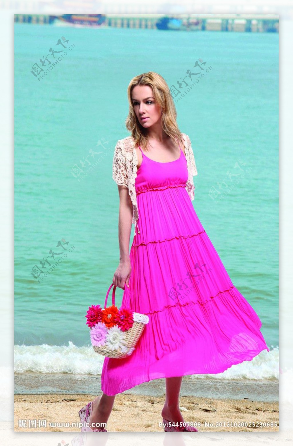 粉红色连衣裙图片