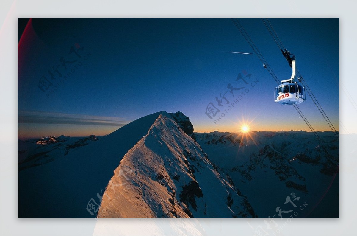 瑞士滑雪胜地铁力山日出图片
