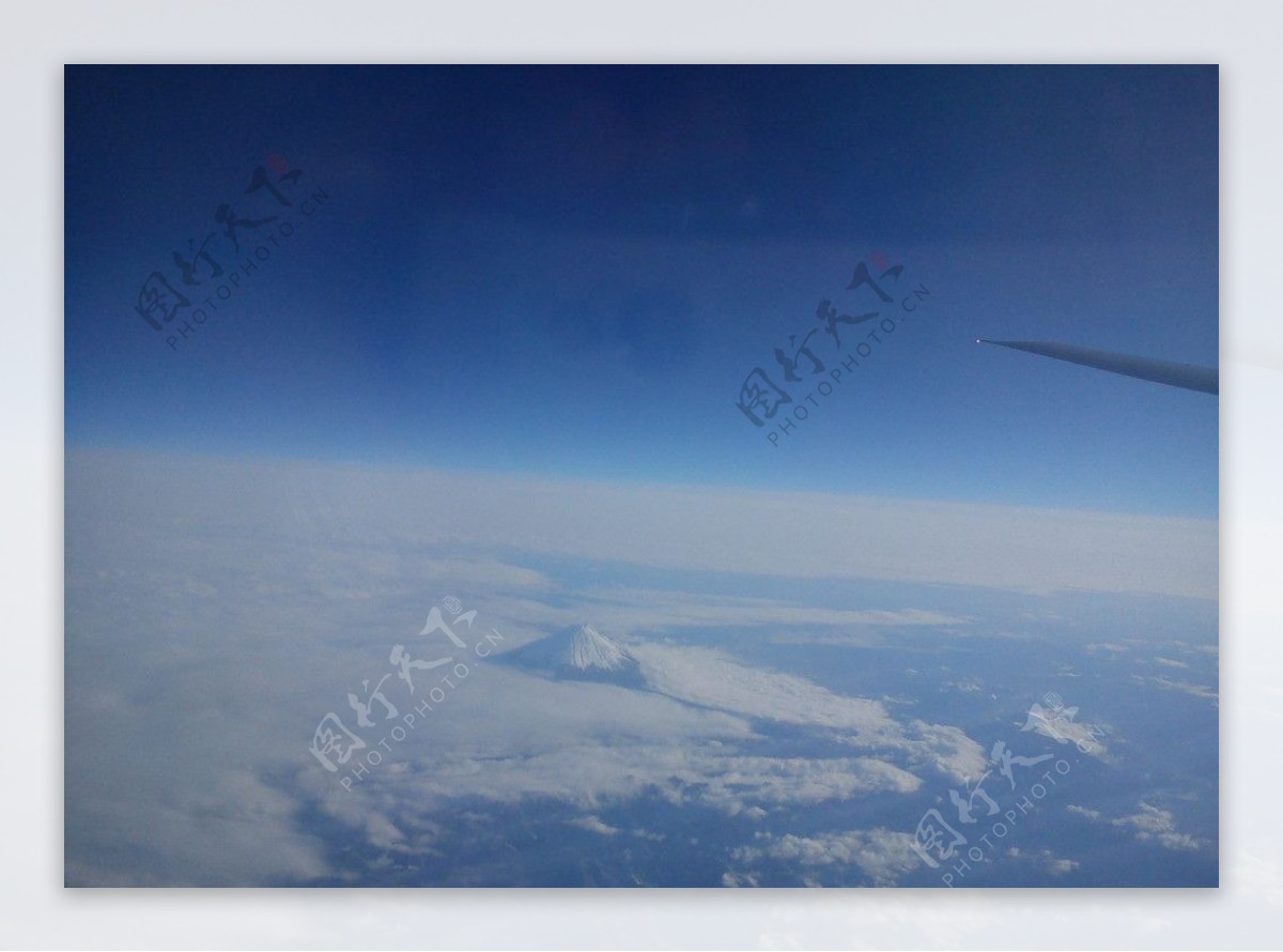 空中富士山图片