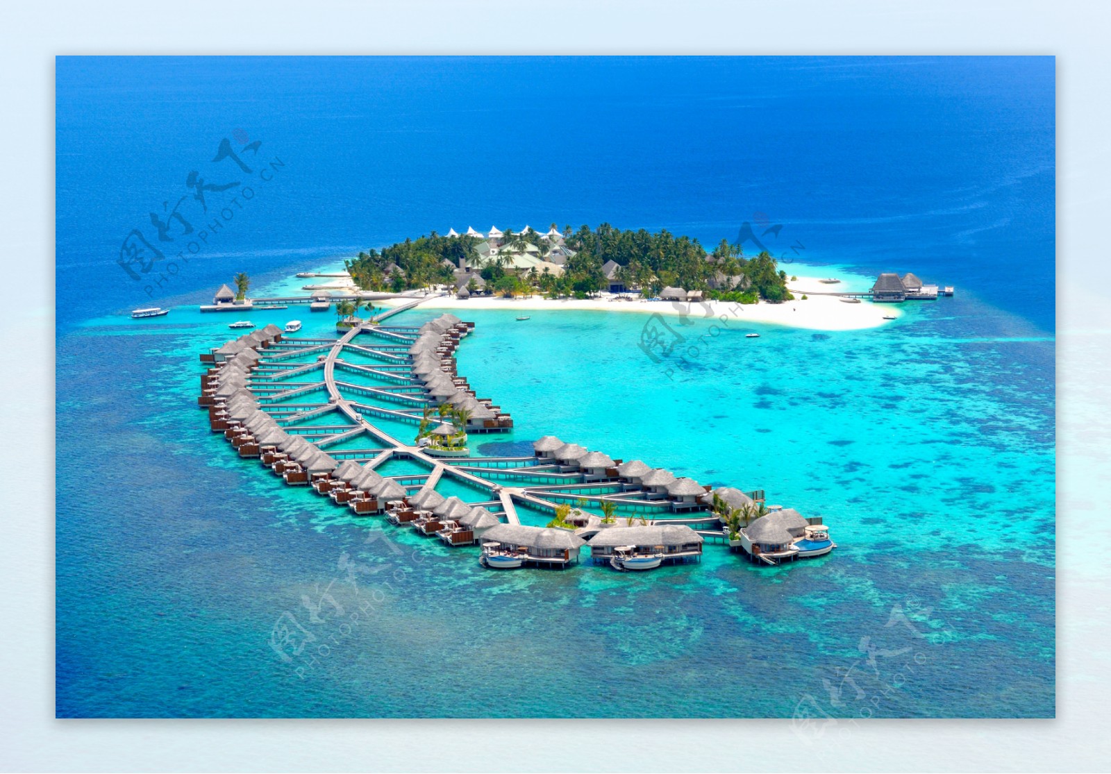 马尔代夫旅游岛俯瞰图片