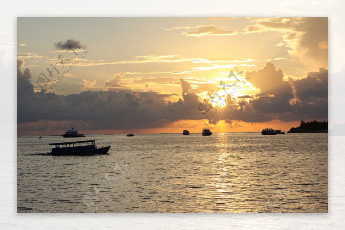 马尔代夫海上日出图片
