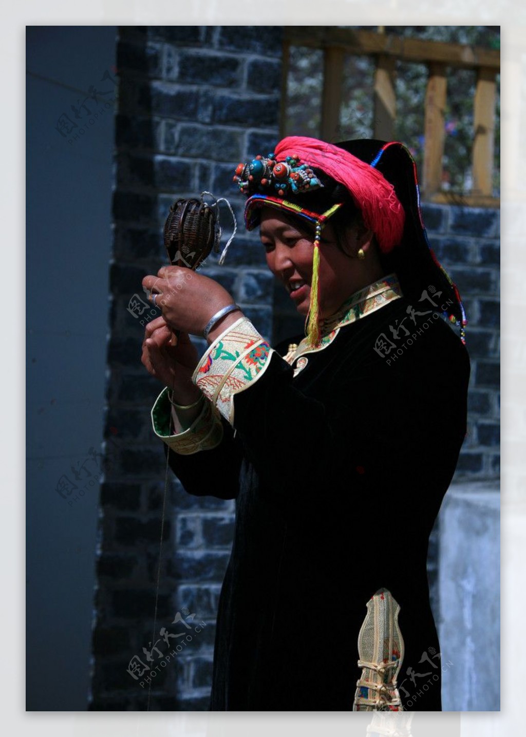 四川阿坝州金川藏族妇女服饰图片