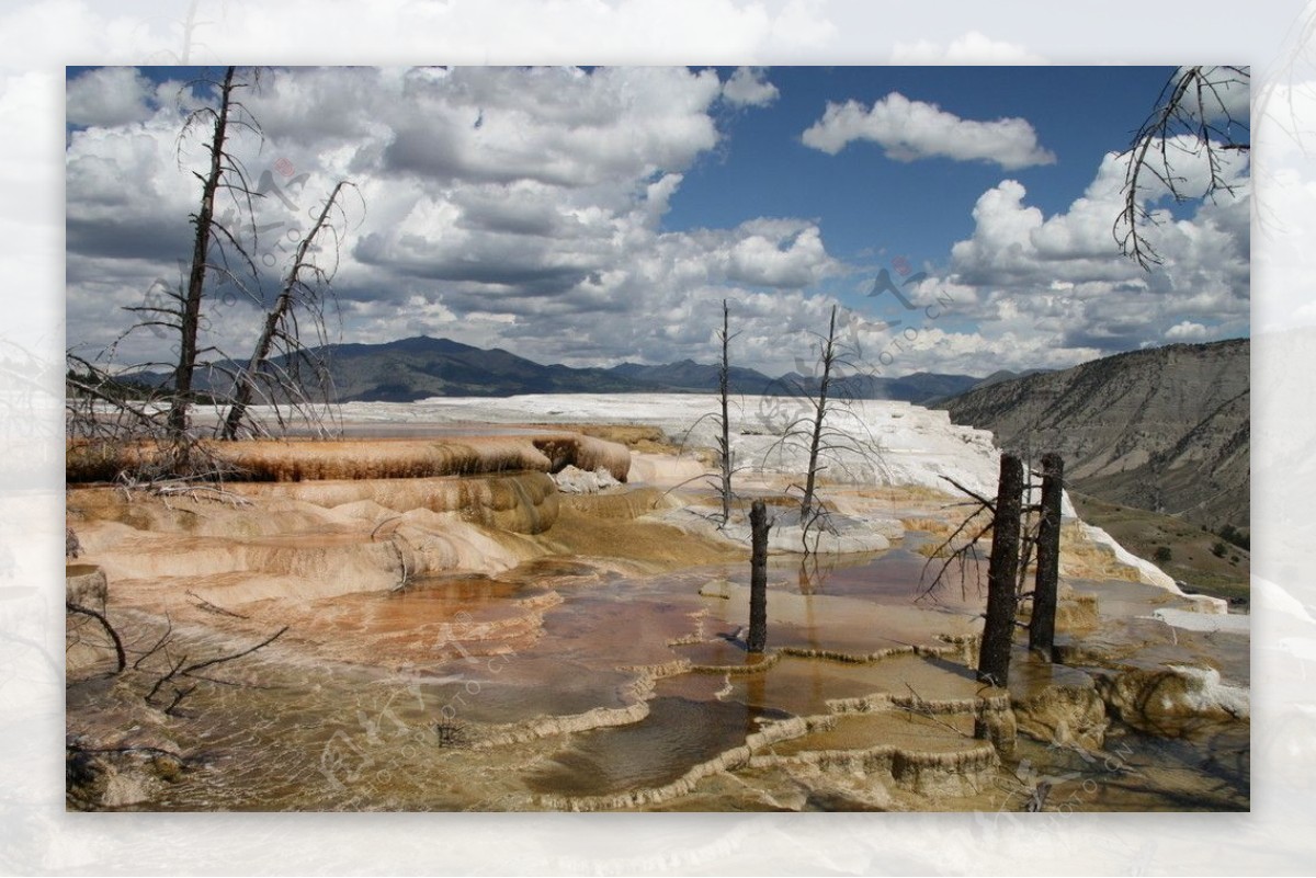 美国黄石公园内的硫磺泉景观图片