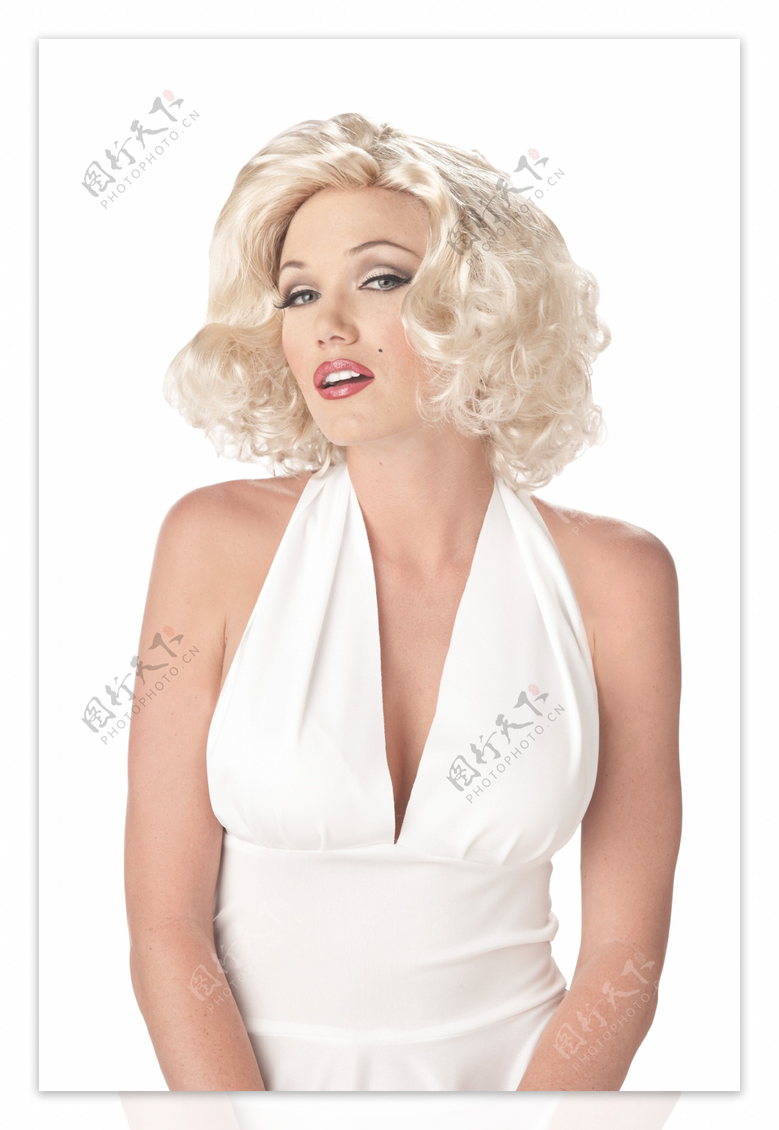 穿白色裙子的性感美女模特图片