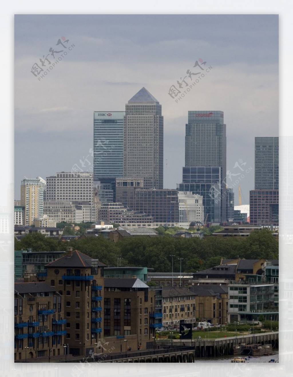 伦敦泰晤士河岸边建筑图片