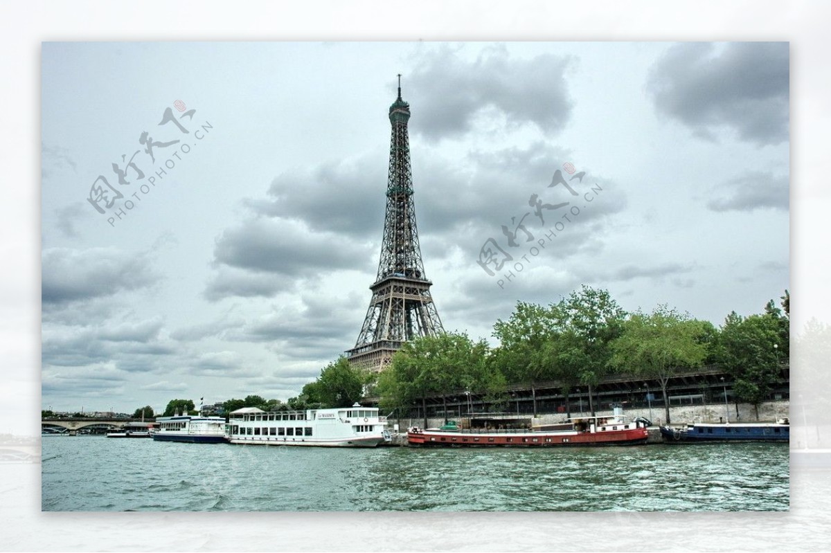 巴黎塞纳河畔埃菲尔铁塔图片