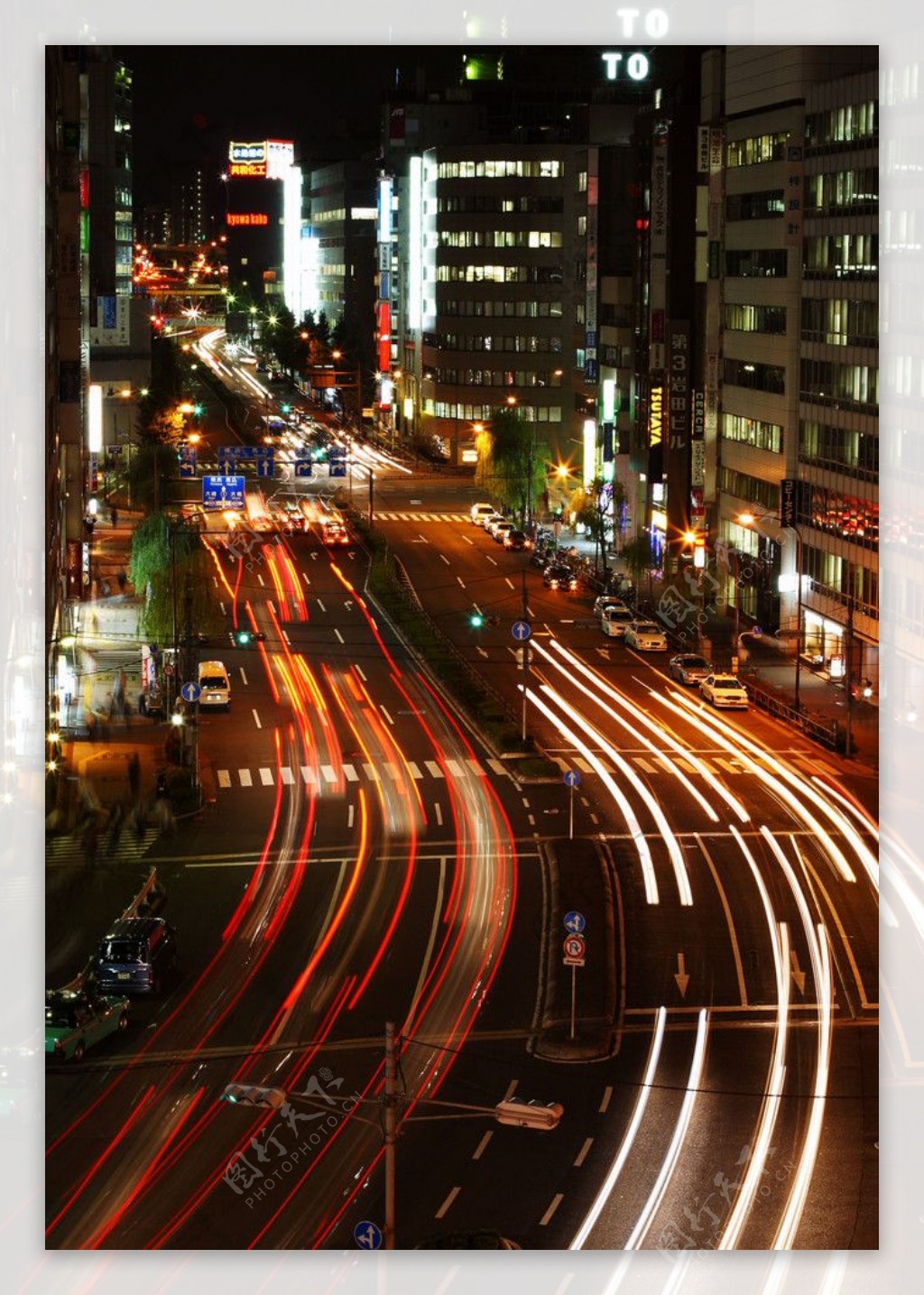 东京樱田夜晚的街景图片
