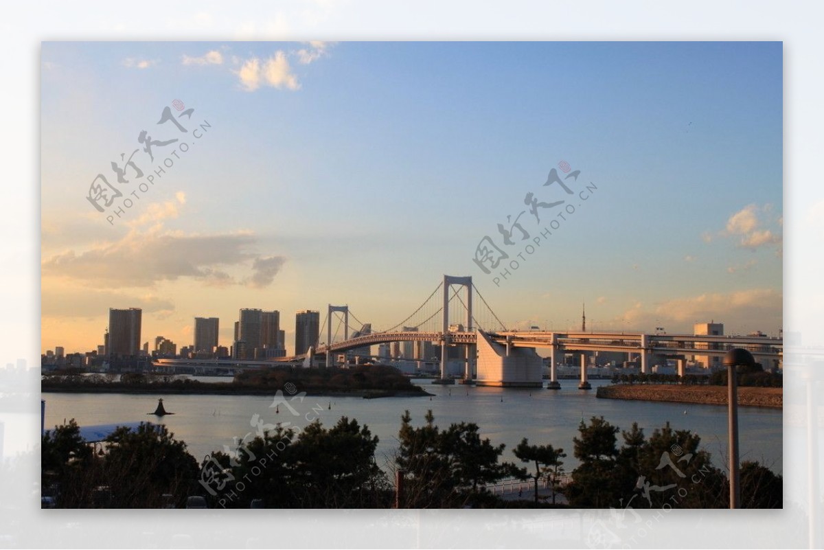 日本东京美丽的彩虹桥图片