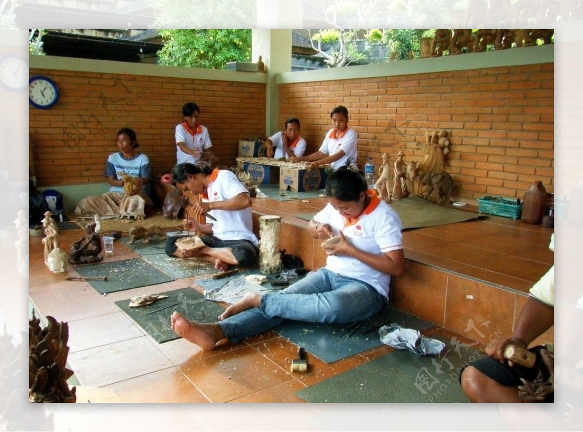 巴厘岛木雕村woodcarver的艺术家图片