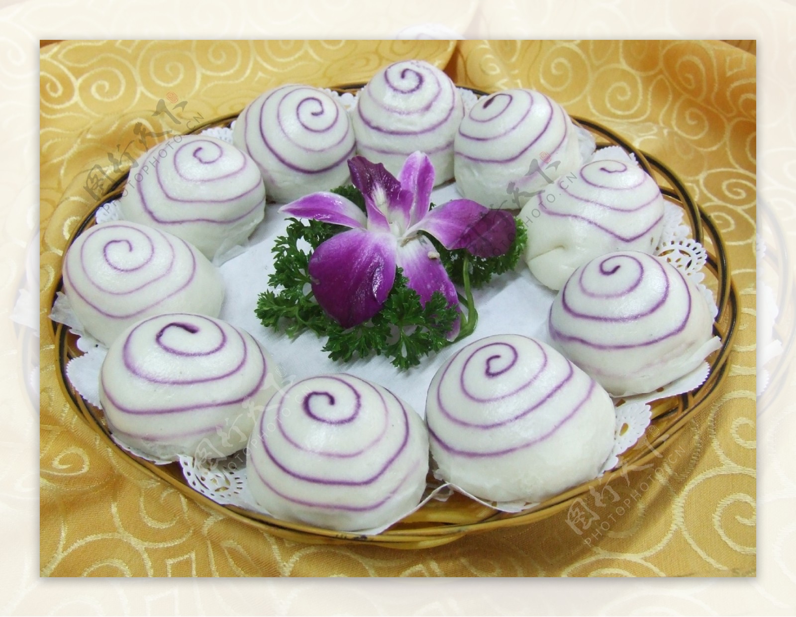 美味的白菜香菇紫薯肉包子，颜值与内涵并存！