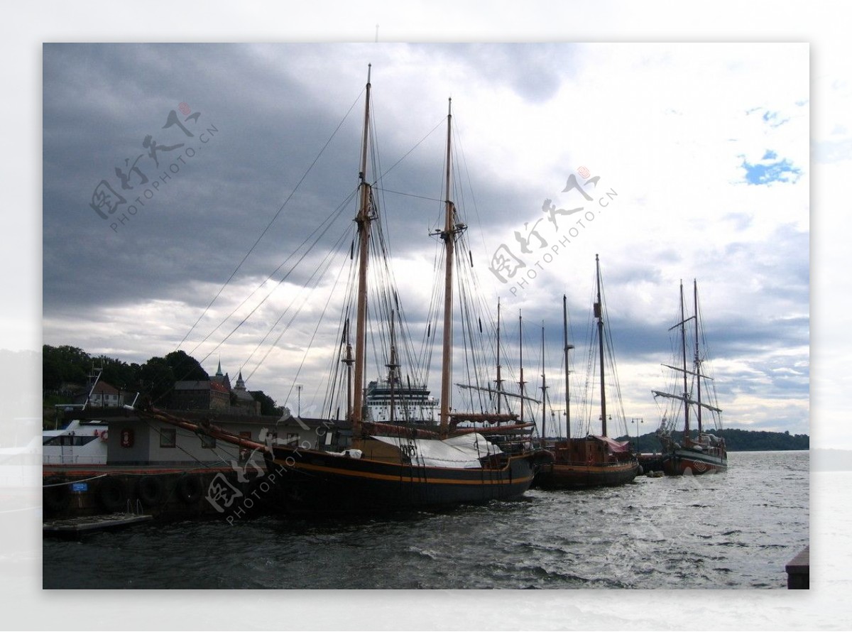 挪威奥斯陆海边渔船图片
