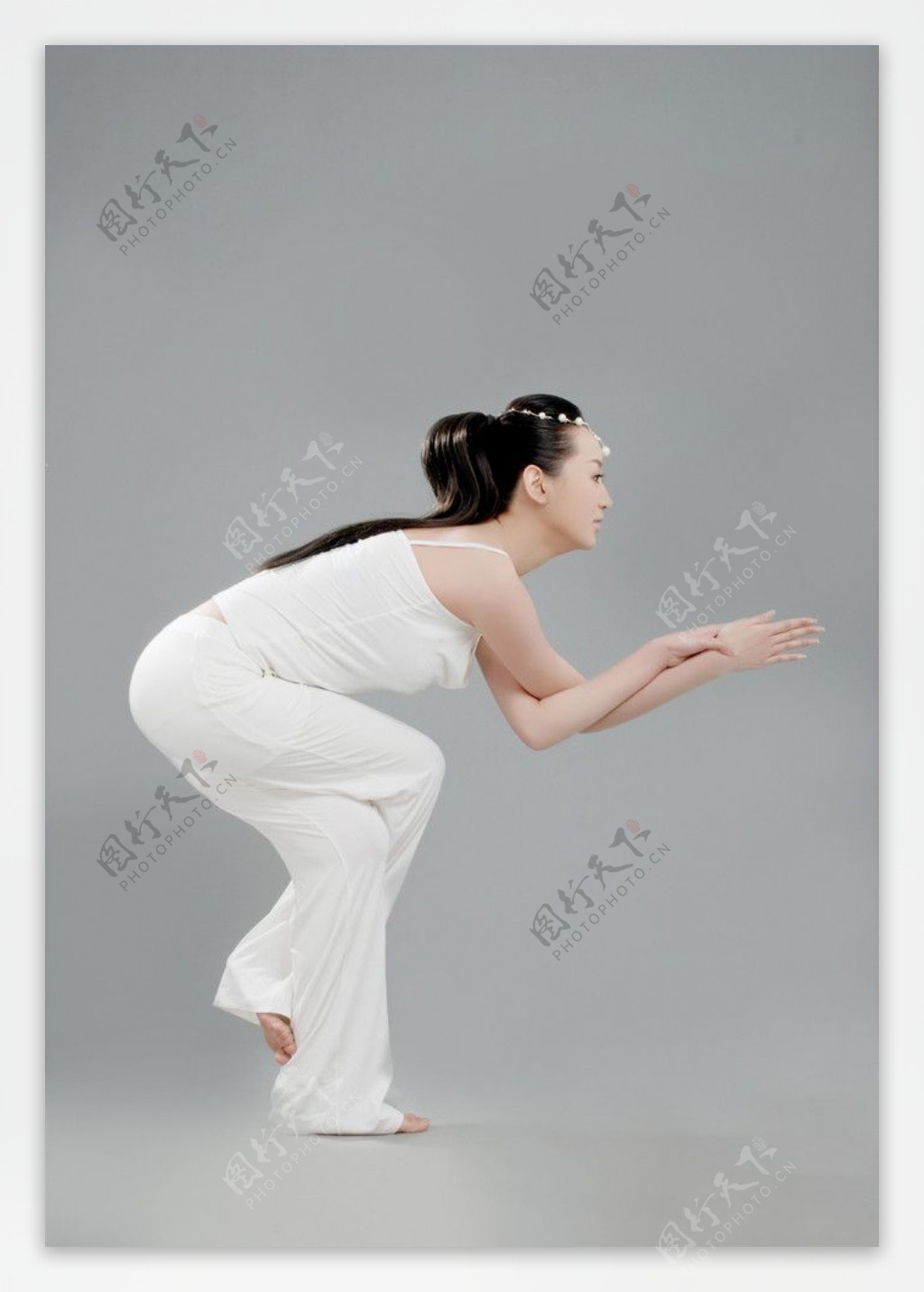 瑜伽美女鹰式图片