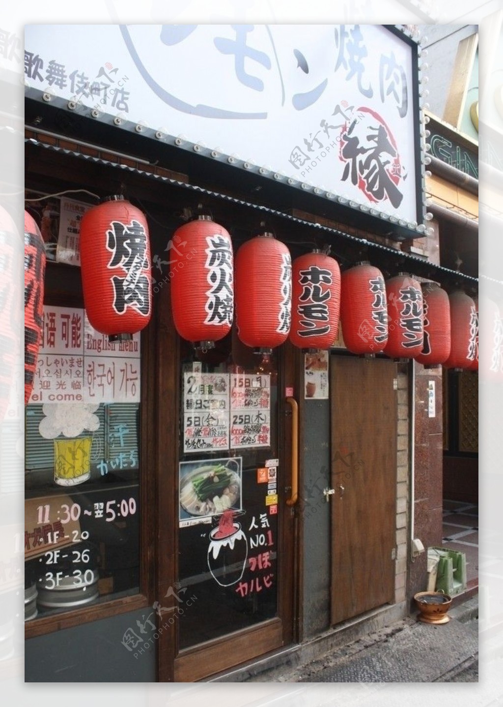 日本新宿街头小店图片