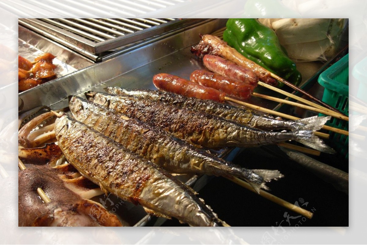 烤秋刀魚图片