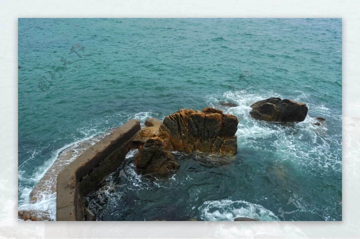 江南水乡大海礁石图片