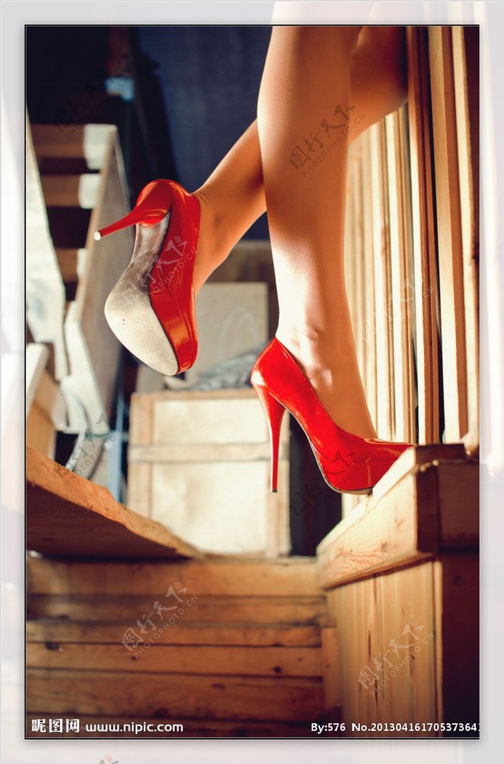 红色高跟鞋图片
