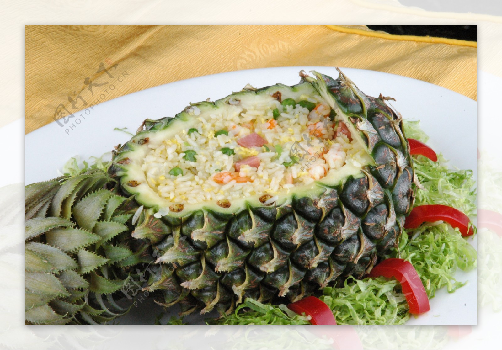 菠萝炒饭简易版怎么做_菠萝炒饭简易版的做法_豆果美食
