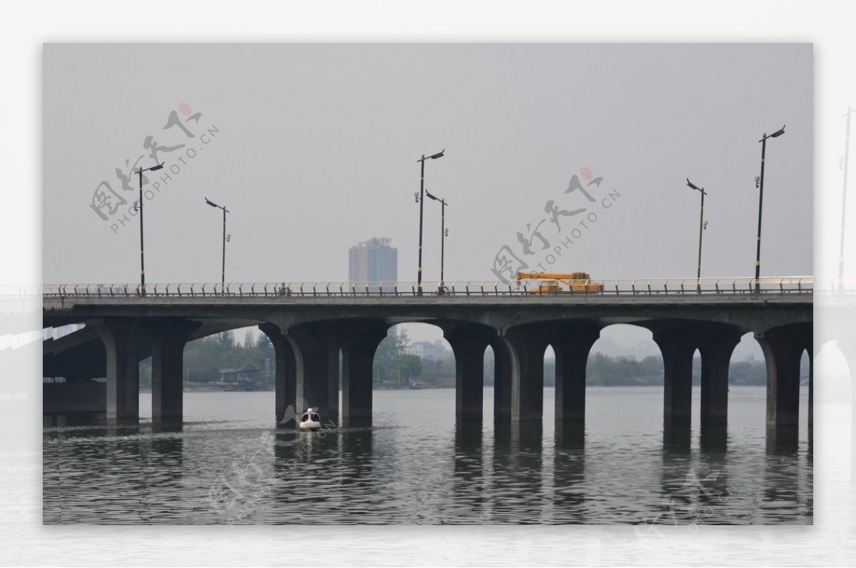 柳溪河桥图片